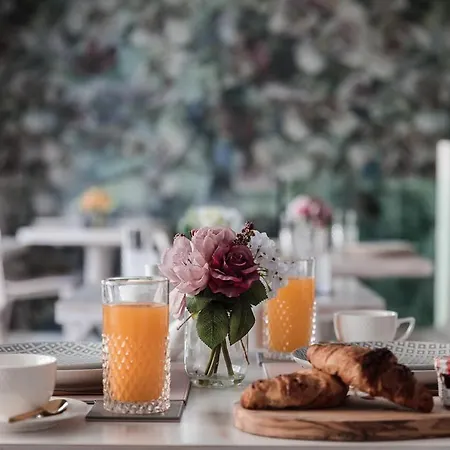 Hotel 123 Mainstreet Boutique 3*