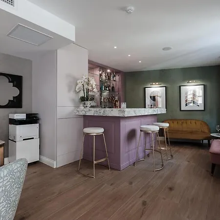 Hotel 123 Mainstreet Boutique 3*