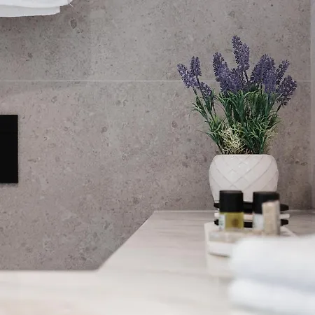 123 Mainstreet Boutique San Giuliano