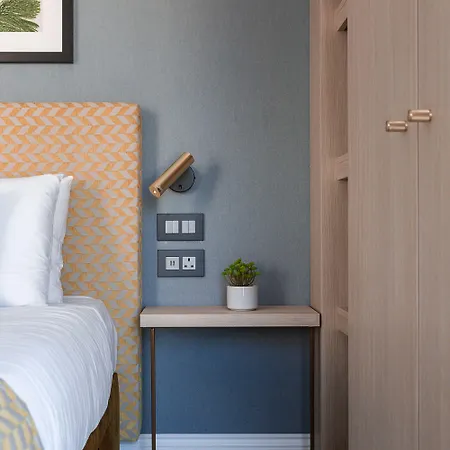 123 Mainstreet Boutique 3*