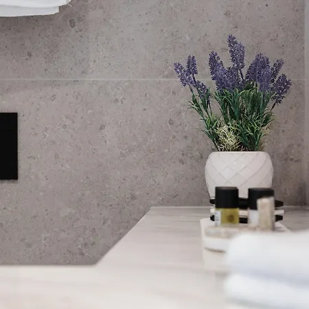 123 Mainstreet Boutique San Giuliano