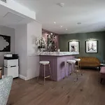 מלון 123 Mainstreet Boutique 3*