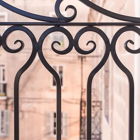 123 Mainstreet Boutique San Ġiljan