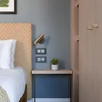 123 Mainstreet Boutique 3*